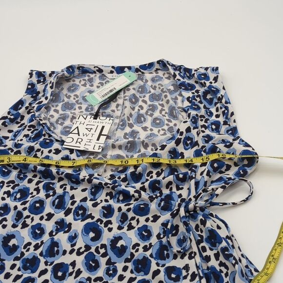 41 Hawthorn Blue and White Floral Wrap Sleeveless Blouse Top Size Large - Picture 6 of 8